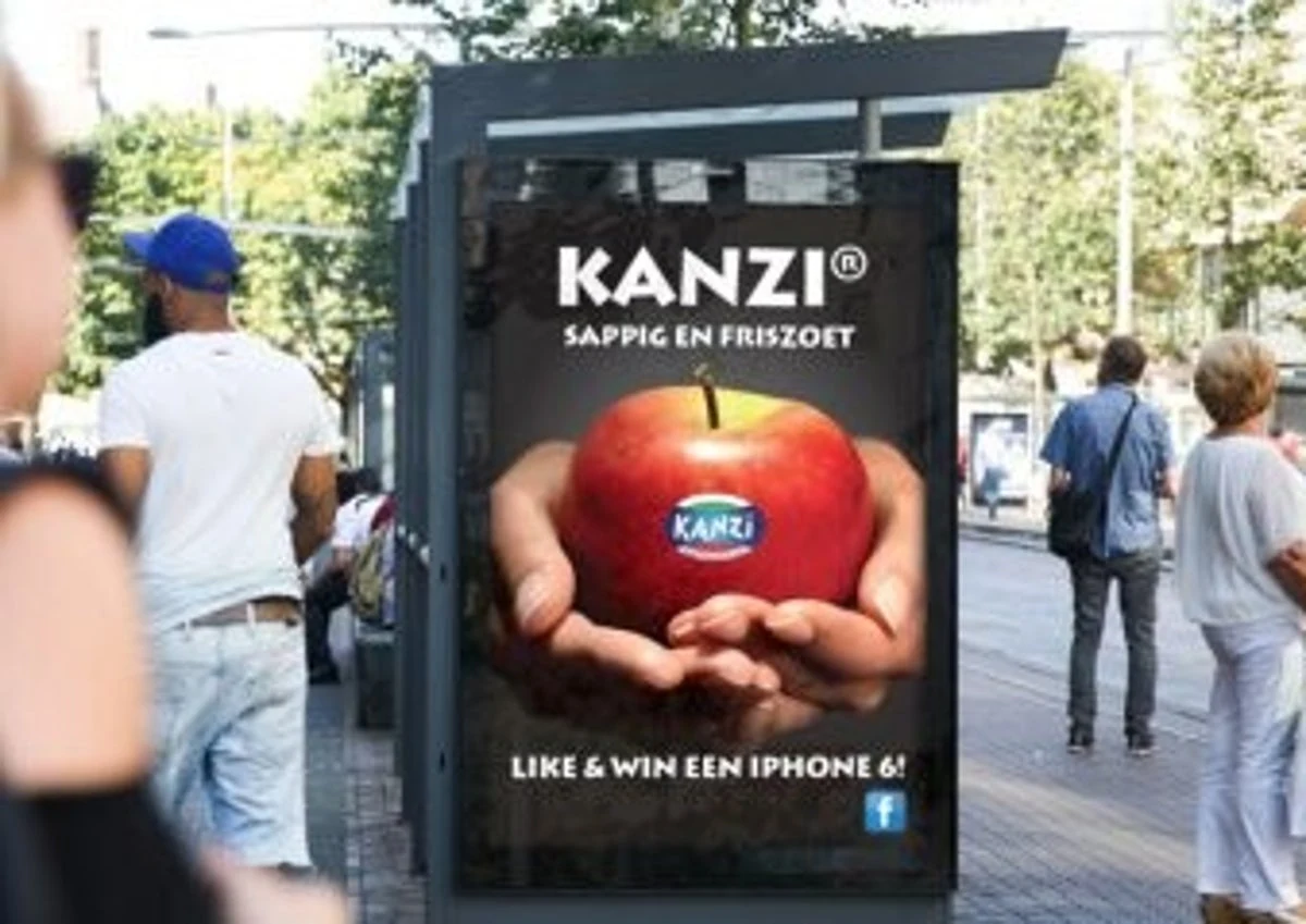 Buitenreclame op een abri